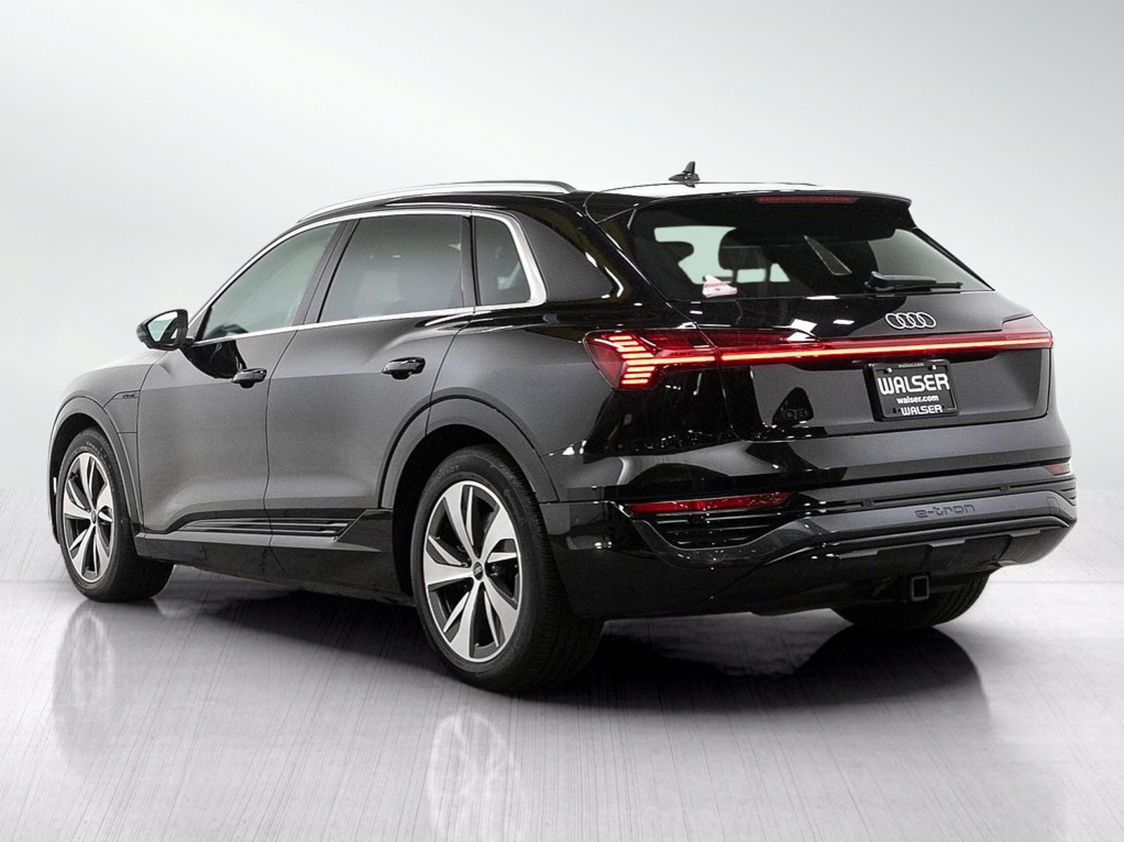 Used 2024 Audi Q8 e-tron Premium Plus w/ Premium Plus Package AWD/4WD image 3