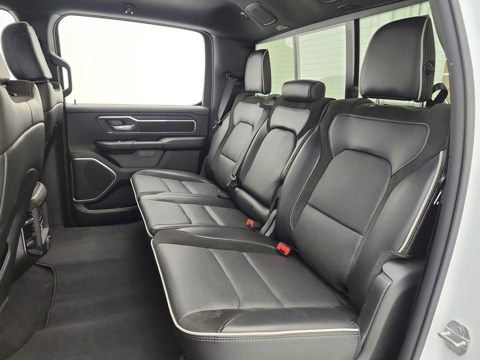 Used 2026 RAM 1500 Laramie AWD/4WD image 15