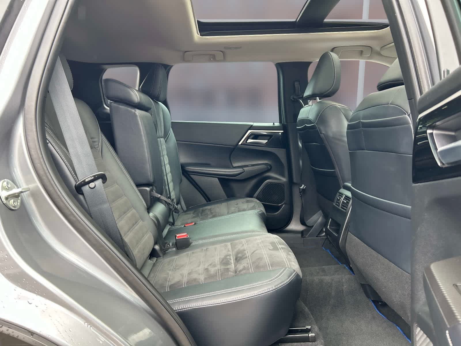 Used 2023 Mitsubishi Outlander SE AWD/4WD image 24