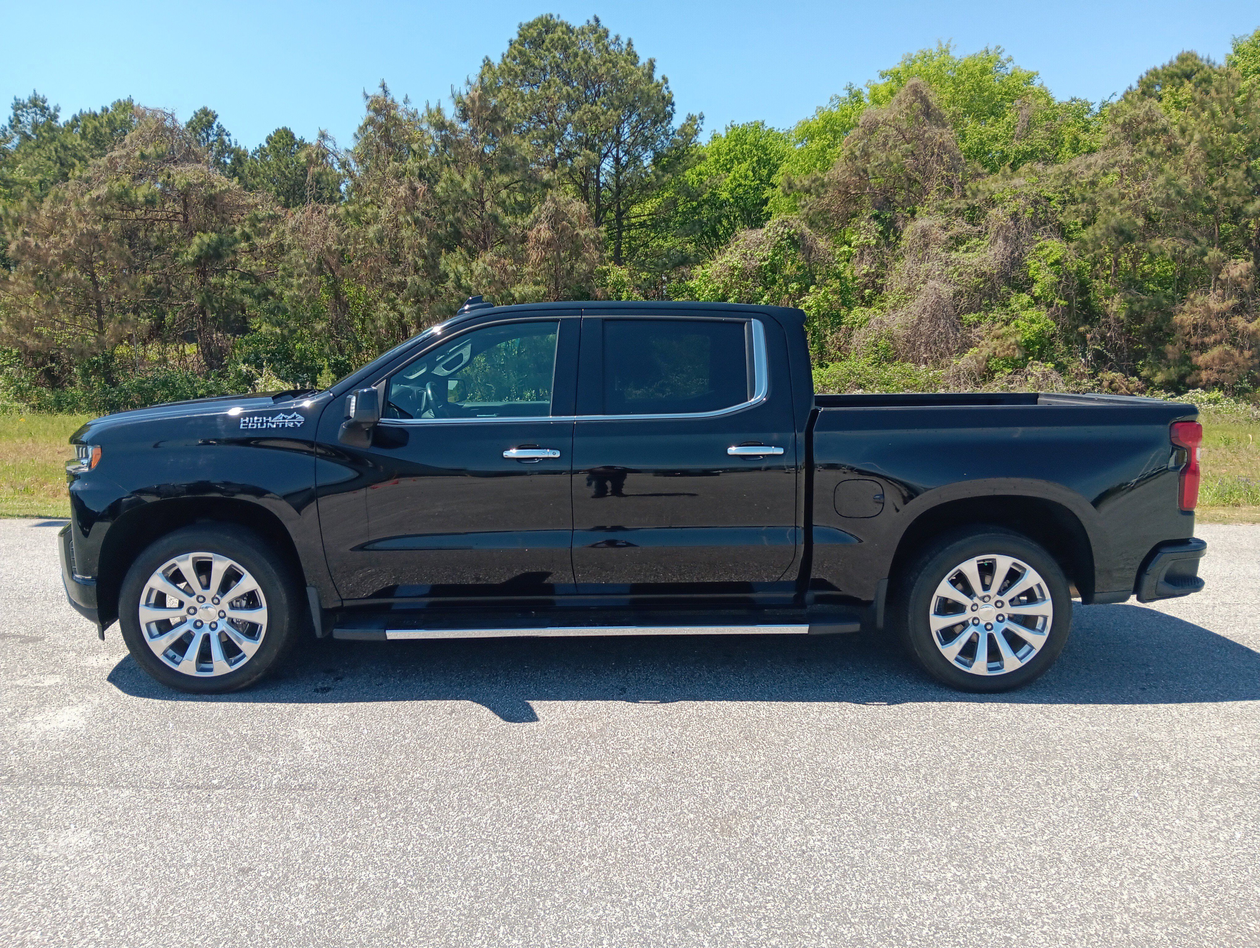 Used 2021 Chevrolet Silverado 1500 High Country w/ Technology Package image 3