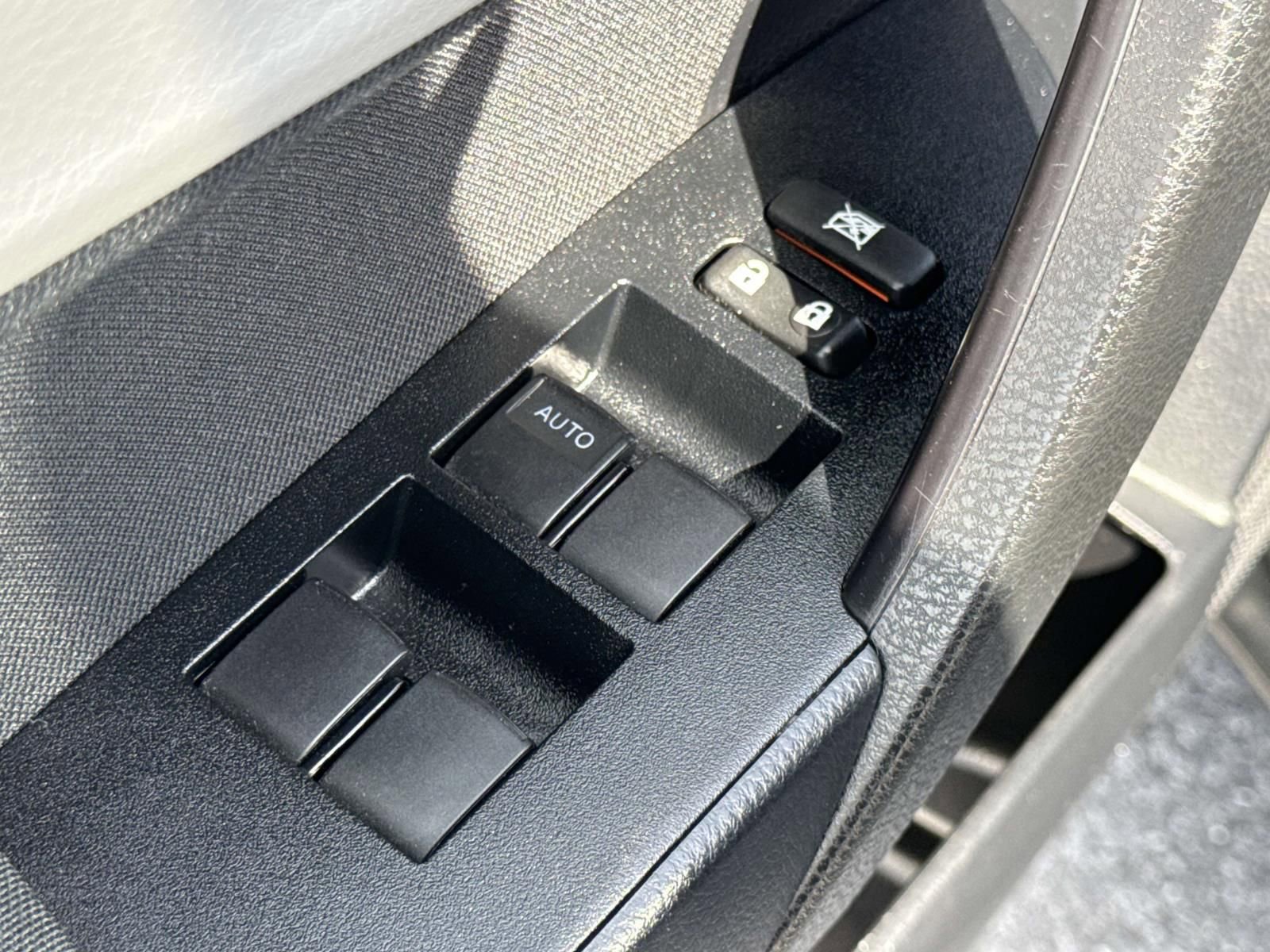 Used 2017 Toyota Corolla LE w/ Carpet Mat Package (TMS) FWD image 20