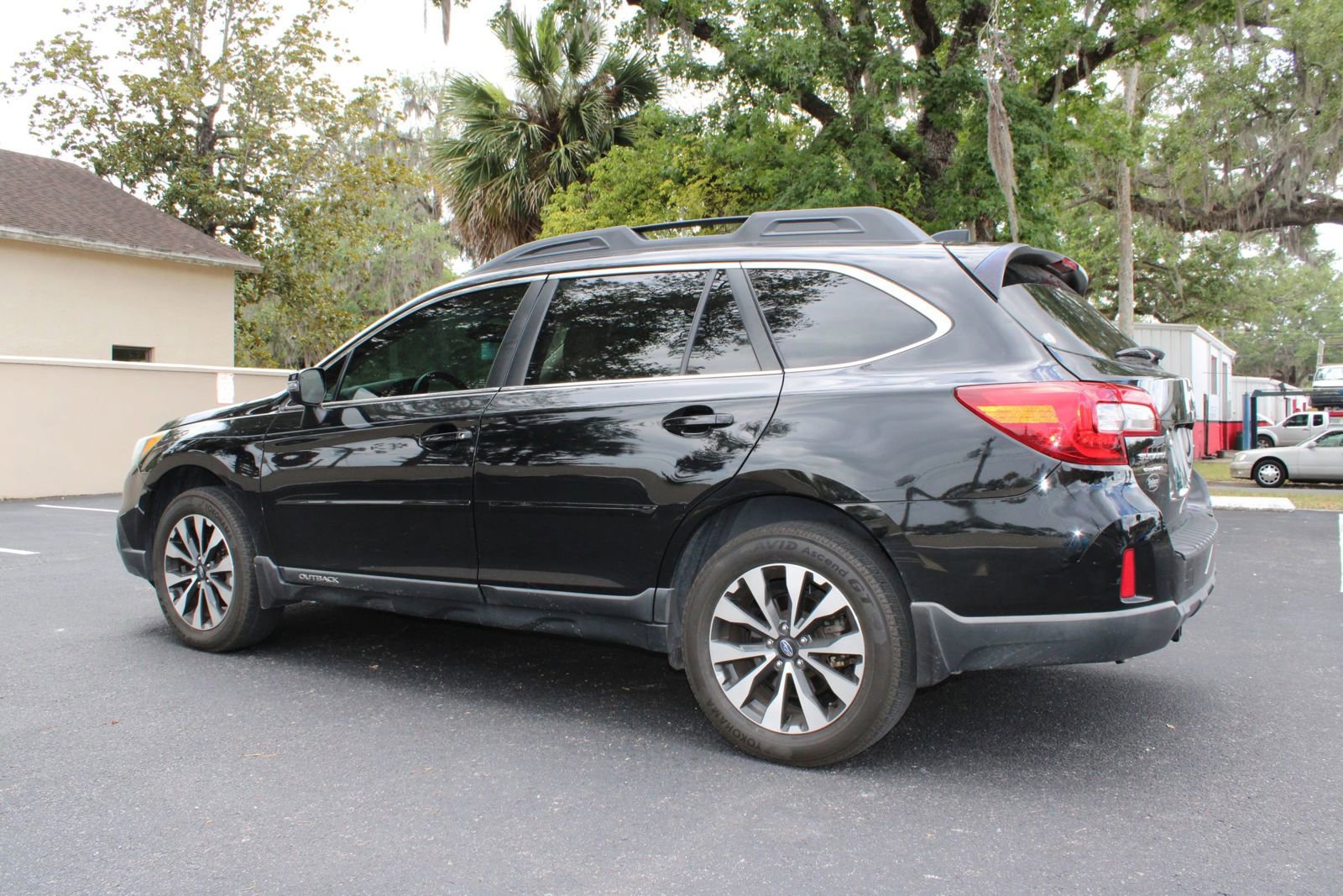 Used 2016 Subaru Outback 2.5i Limited AWD/4WD image 4