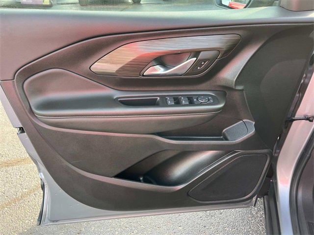 Used 2024 GMC Terrain SLE image 27