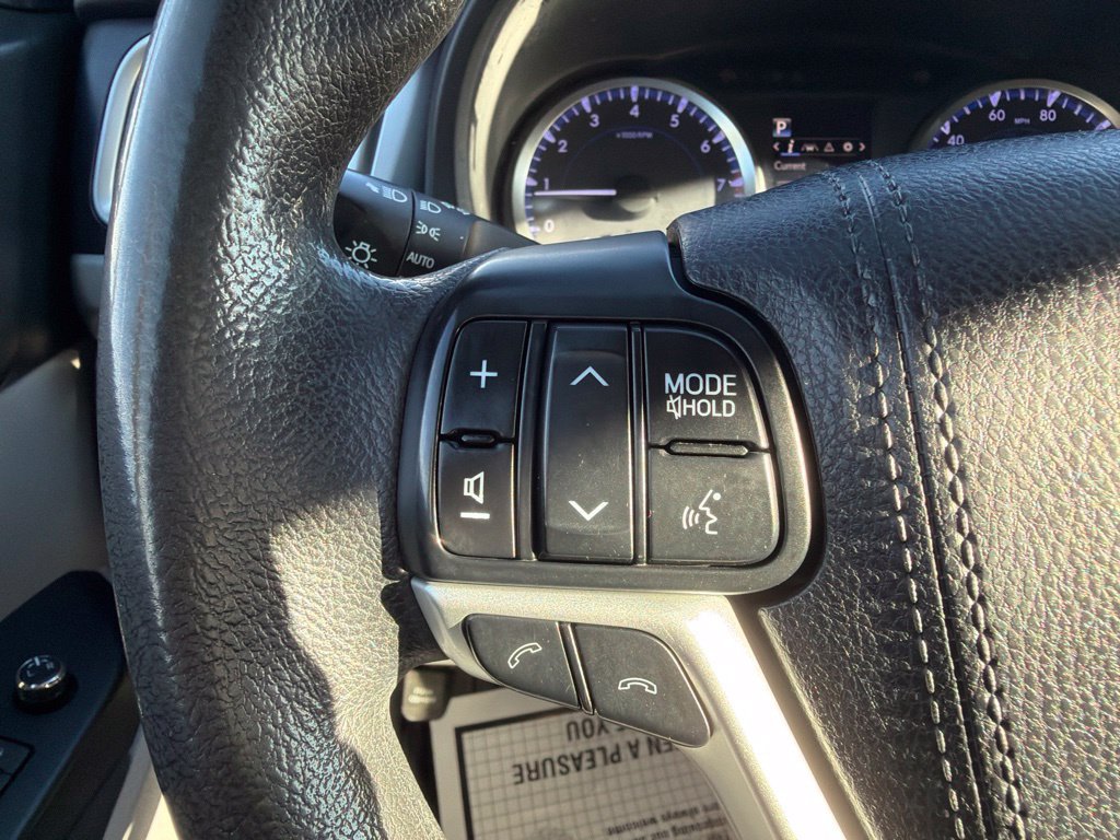 Used 2018 Toyota Highlander LE w/ Protection Package #3 AWD/4WD image 29