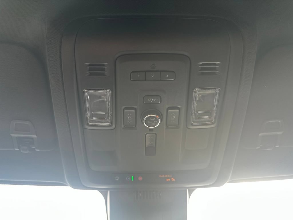 Used 2023 Chevrolet Suburban Premier AWD/4WD image 23