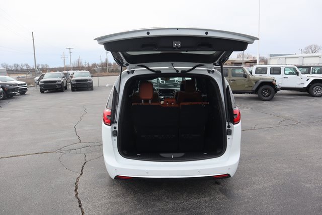 New 2026 Chrysler Pacifica Pinnacle image 25
