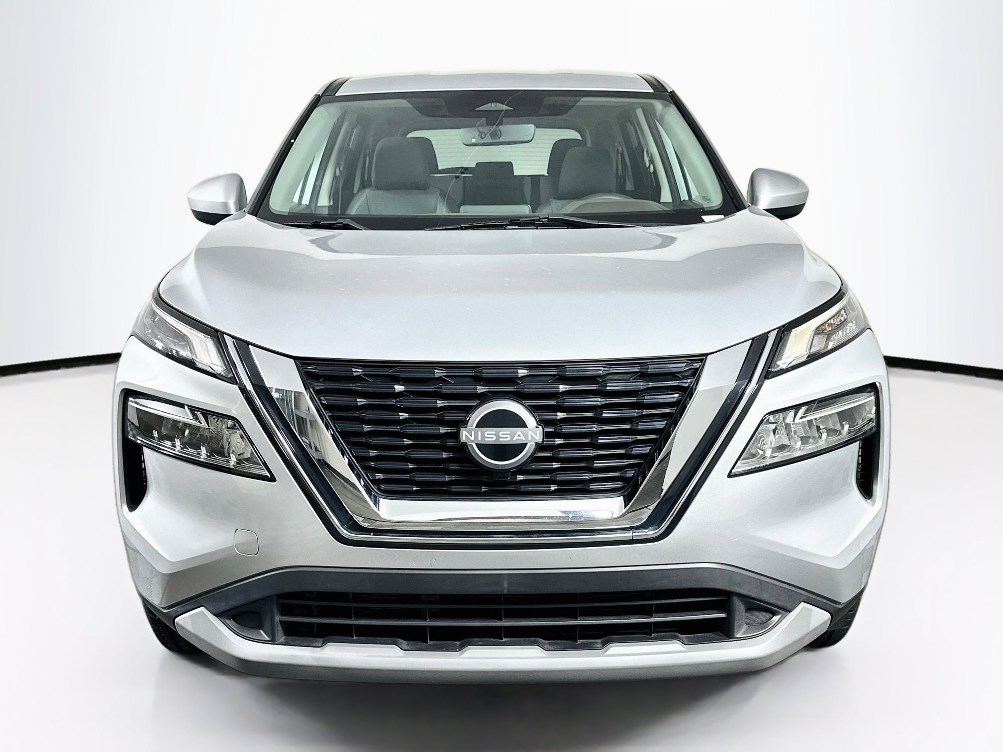 Used 2023 Nissan Rogue SV FWD image 2
