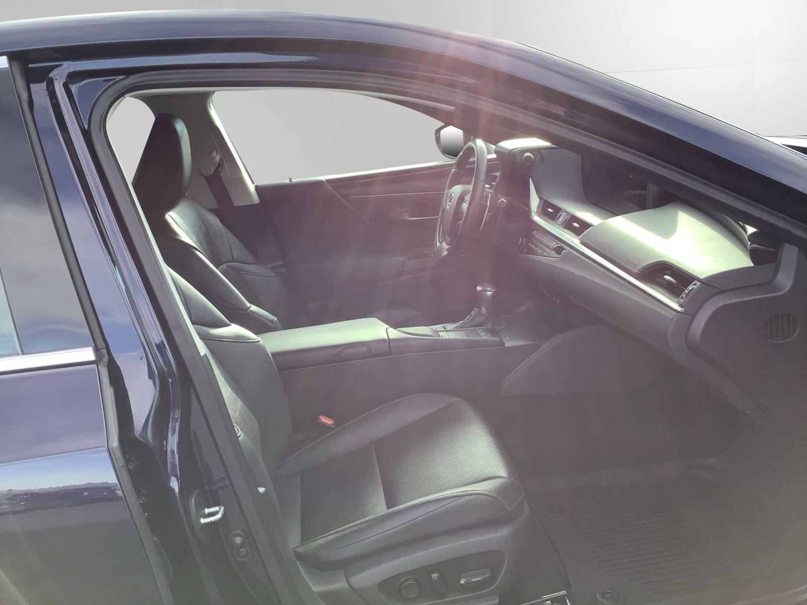 Used 2020 Lexus ES 300h w/ Premium Package image 15