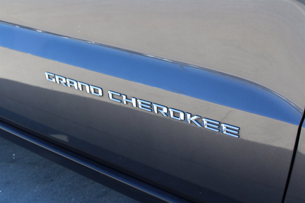Used 2014 Jeep Grand Cherokee Limited w/ Luxury Group II RWD image 10