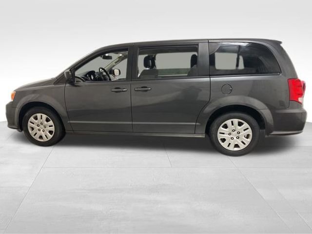 Used 2018 Dodge Grand Caravan SE w/ UConnect Hands-Free Group image 2