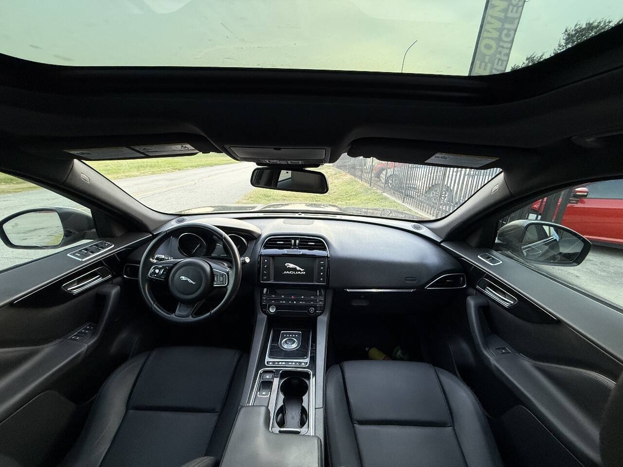 Used 2018 Jaguar F-PACE Premium AWD/4WD image 28