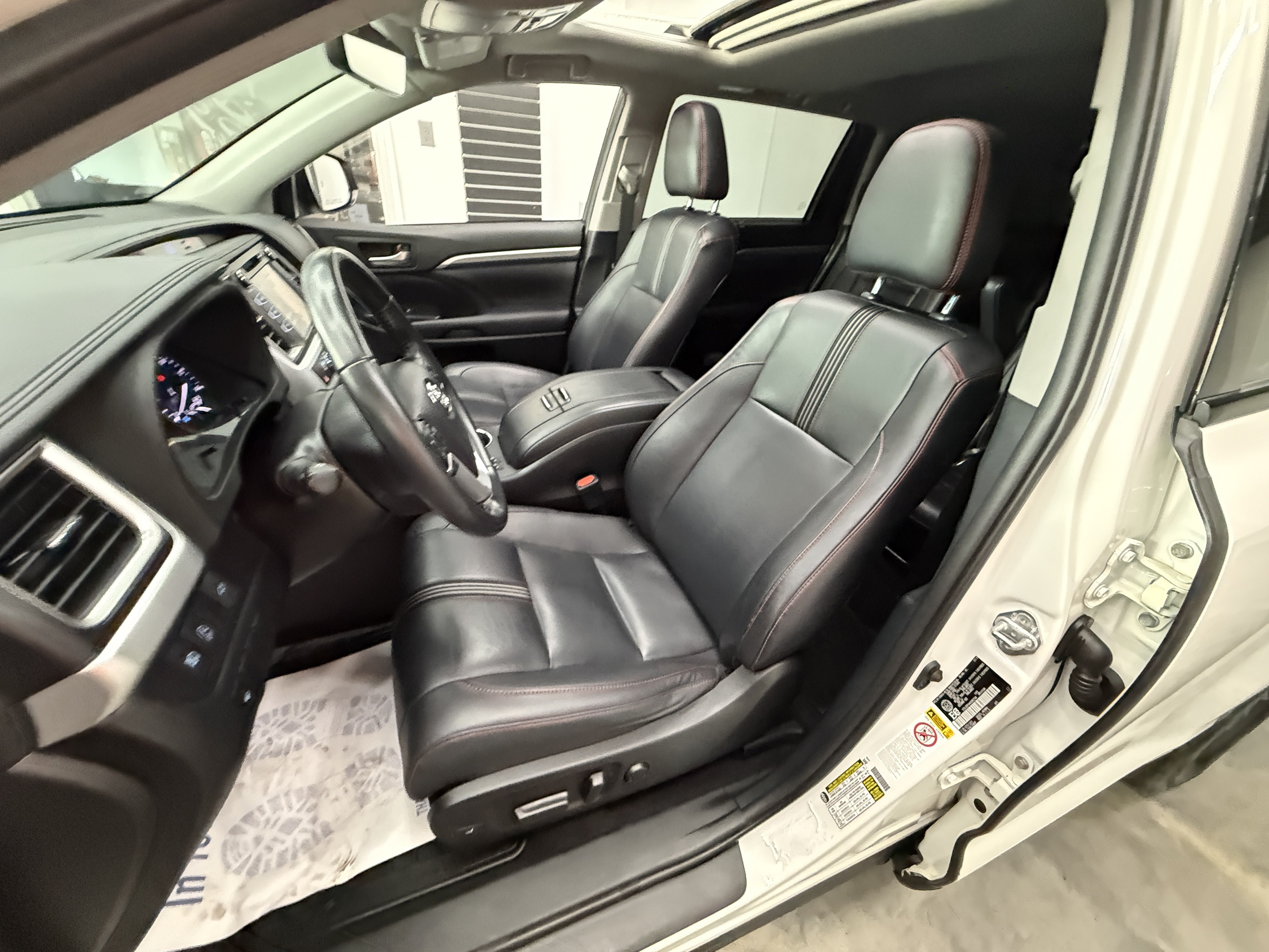 Used 2019 Toyota Highlander XLE AWD/4WD image 9