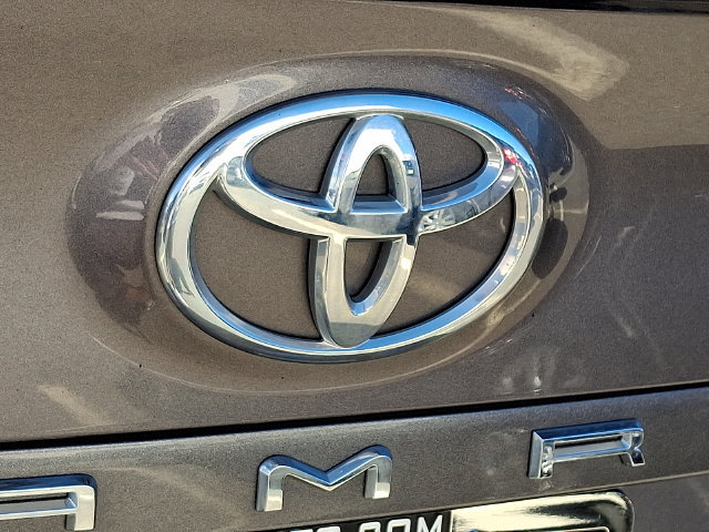 Used 2019 Toyota Camry SE w/ Convenience Package FWD image 8