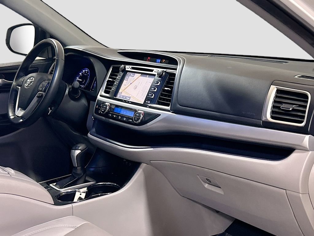 Used 2019 Toyota Highlander XLE FWD image 29