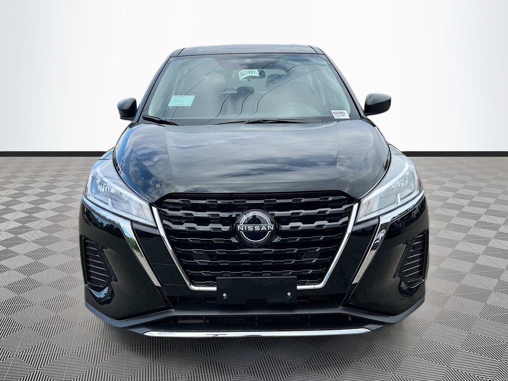 Used 2025 Nissan Kicks Play S FWD image 2