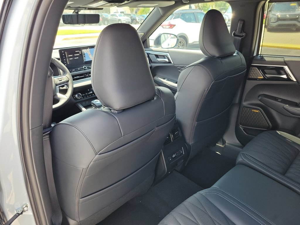 New 2026 Mitsubishi Outlander SEL Black Edition FWD image 8