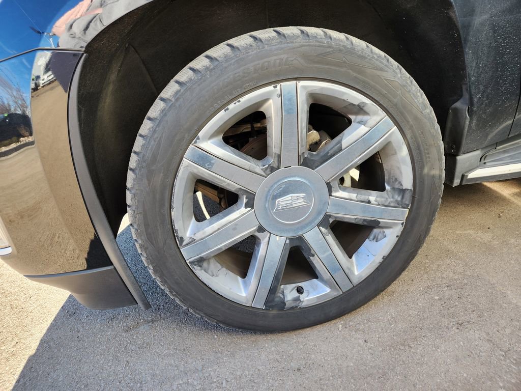 Used 2015 Cadillac Escalade Luxury image 24