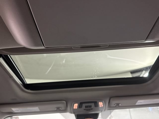 Used 2022 Toyota Sienna Limited AWD/4WD image 46