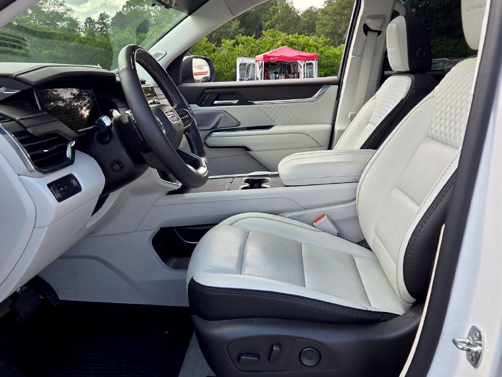 Certified 2025 GMC Acadia Denali w/ Super Cruise Package FWD image 3
