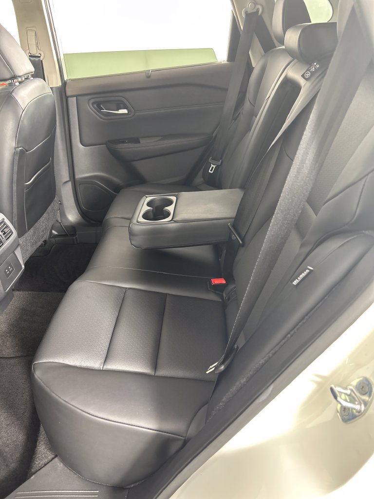 Used 2023 Nissan Rogue SV w/ SV Premium Package AWD/4WD image 16