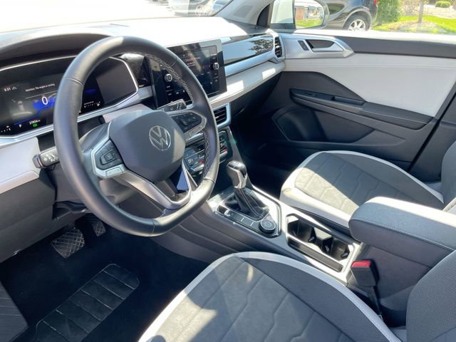 Used 2025 Volkswagen Taos SE image 11