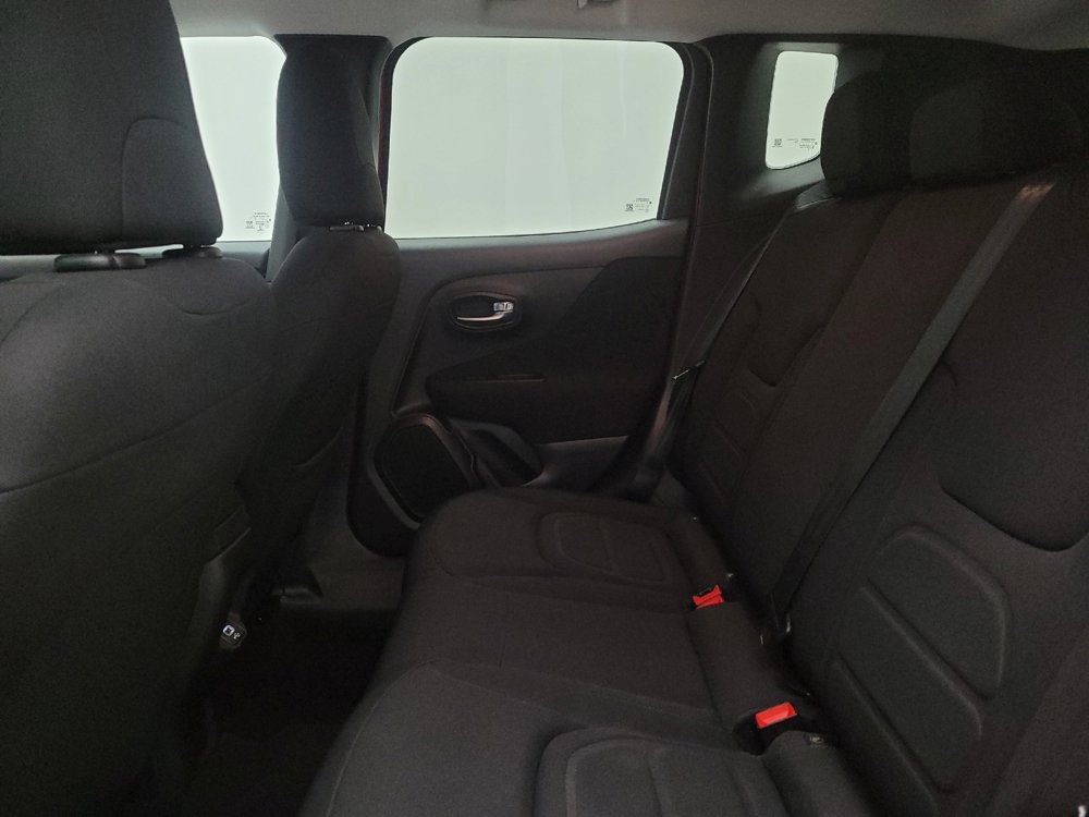 Used 2021 Jeep Renegade Latitude w/ Luxury Group I image 18