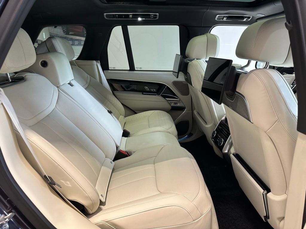New 2025 Land Rover Range Rover Autobiography AWD/4WD image 16