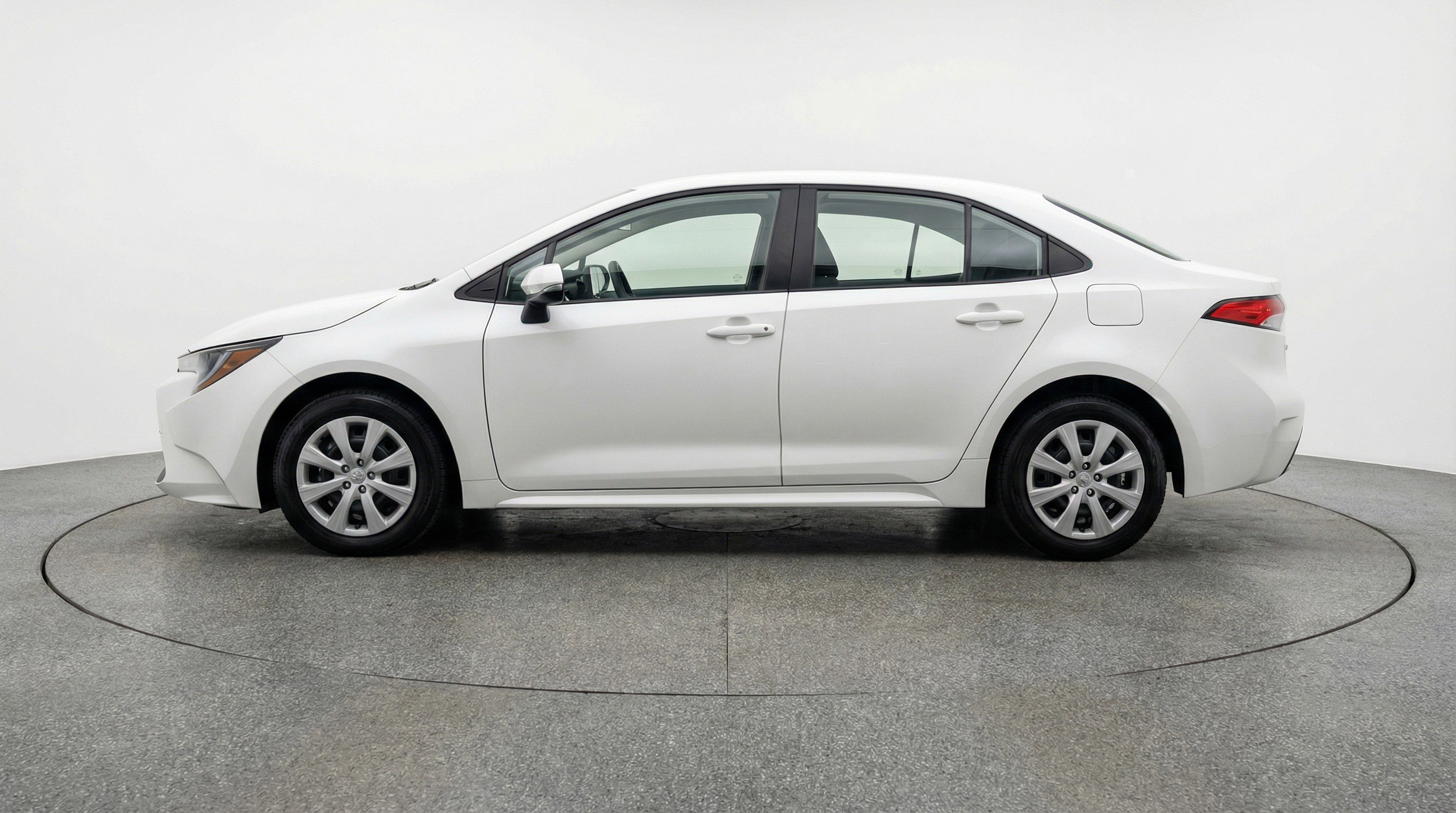 Used 2025 Toyota Corolla LE image 5