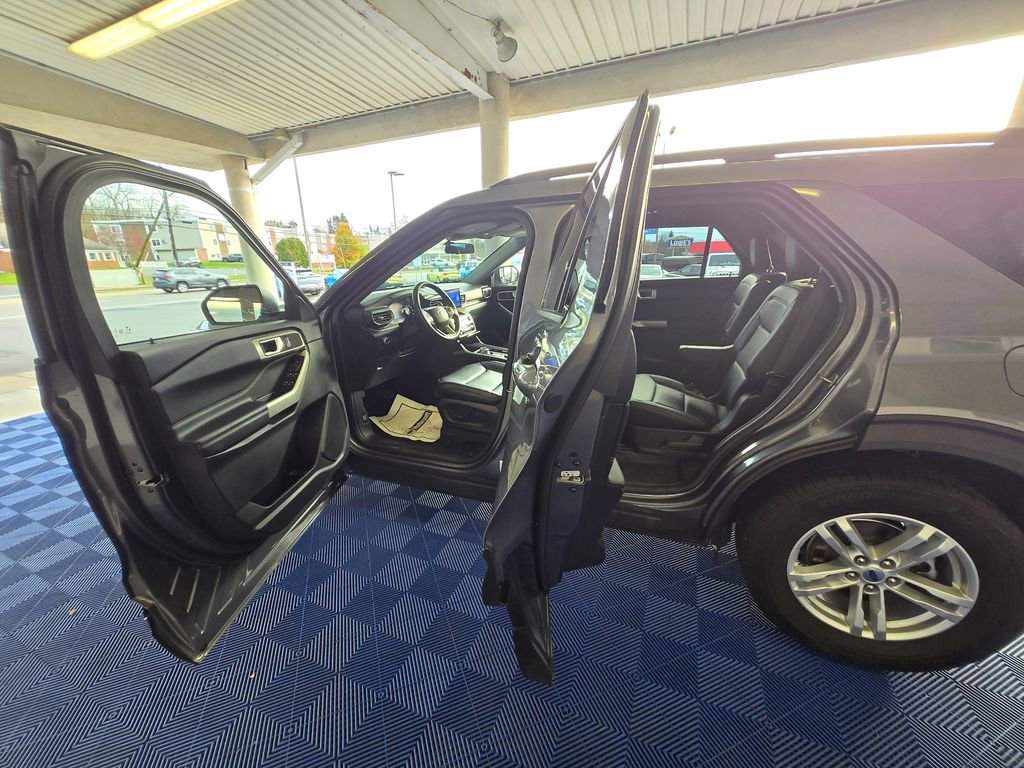 Used 2022 Ford Explorer XLT w/ Equipment Group 202A image 23
