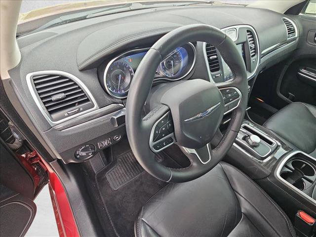 Used 2018 Chrysler 300 Touring L RWD image 10