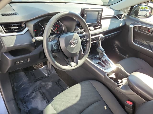 Used 2019 Toyota RAV4 LE FWD image 16