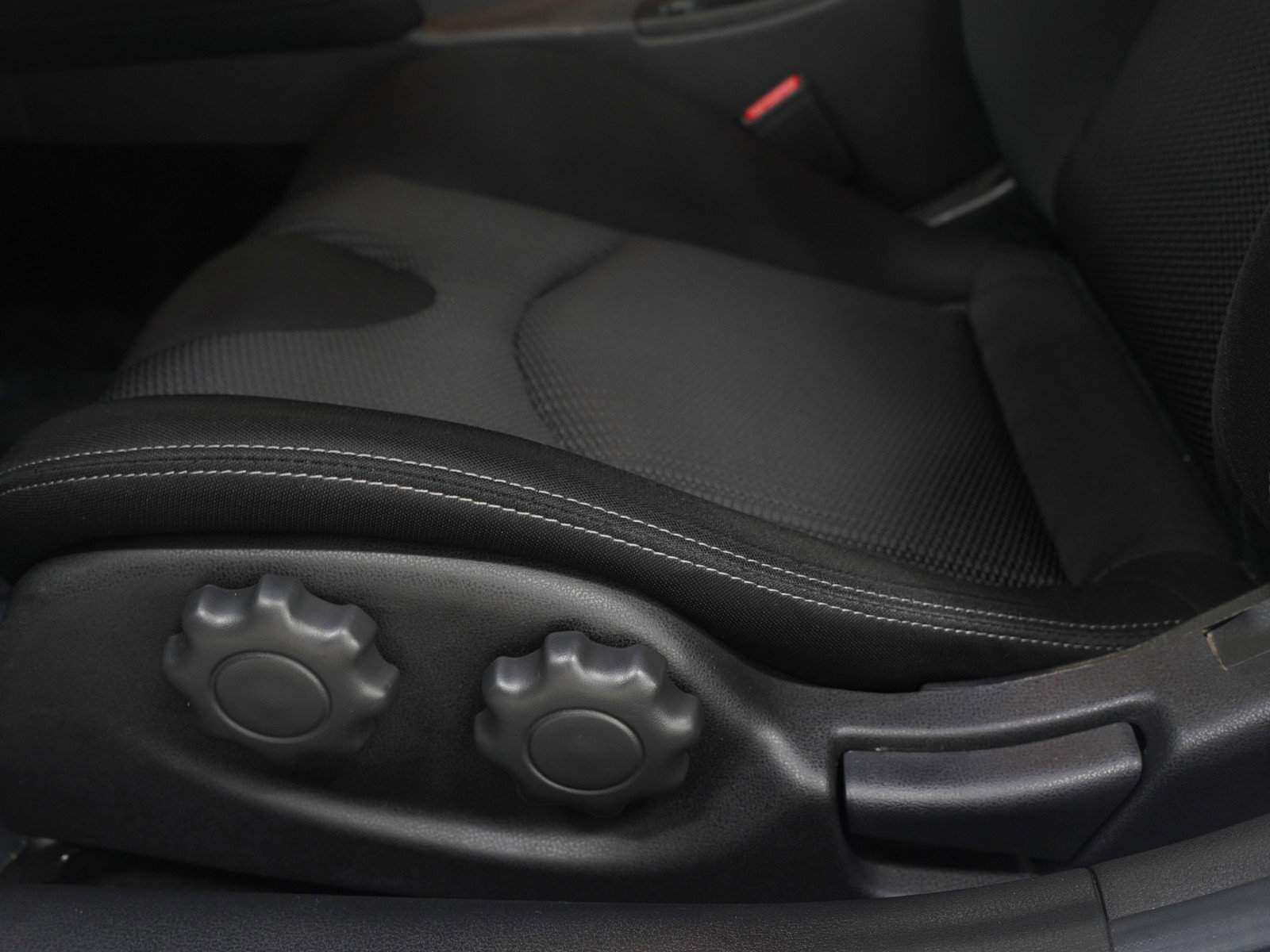 Used 2024 Nissan Z Sport w/ Floor Mat Package image 16