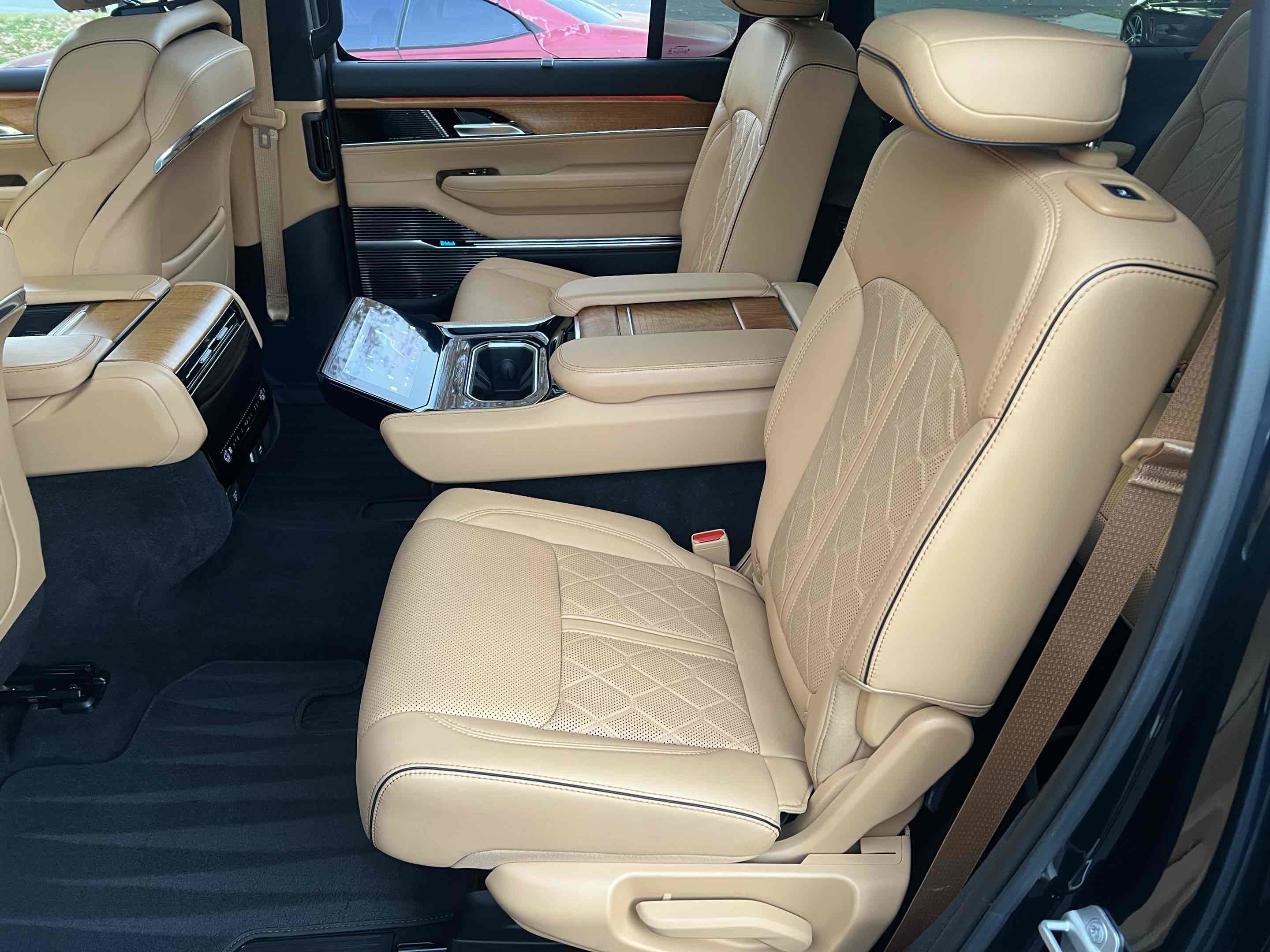 Used 2023 Jeep Grand Wagoneer L Series III image 30