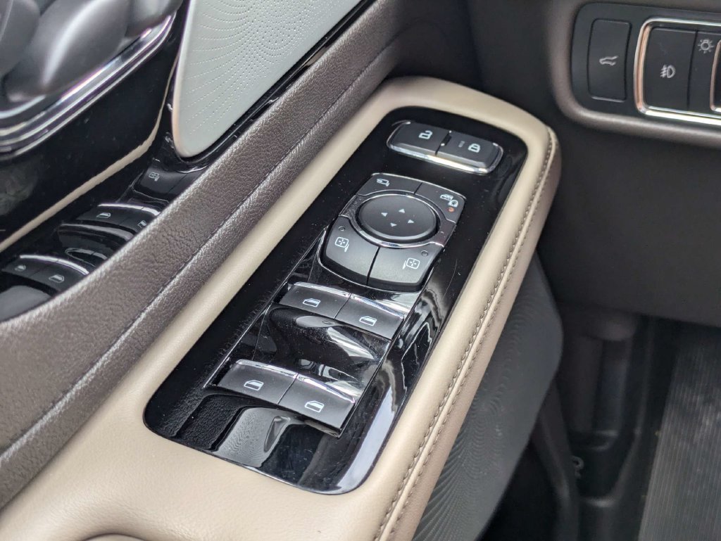 Used 2022 Lincoln Aviator Reserve w/ Equipment Group 201A RWD image 26