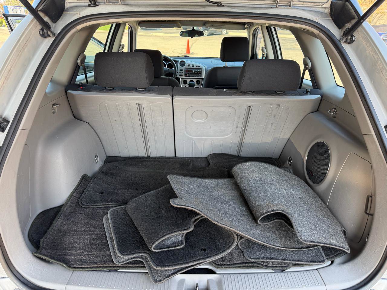 Used 2008 Pontiac Vibe w/ Preferred Package FWD image 12