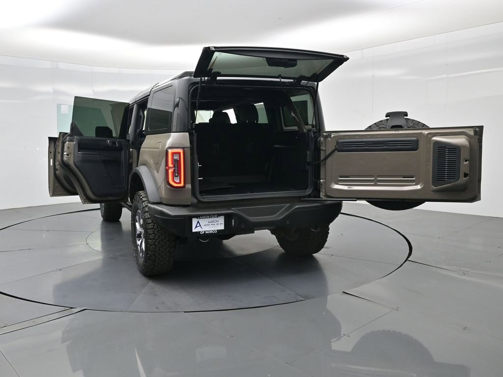 Used 2025 Ford Bronco Badlands image 40