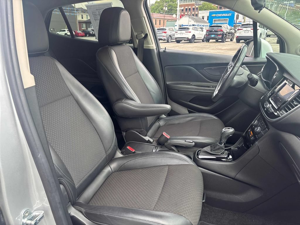 Used 2021 Buick Encore Preferred AWD/4WD image 26