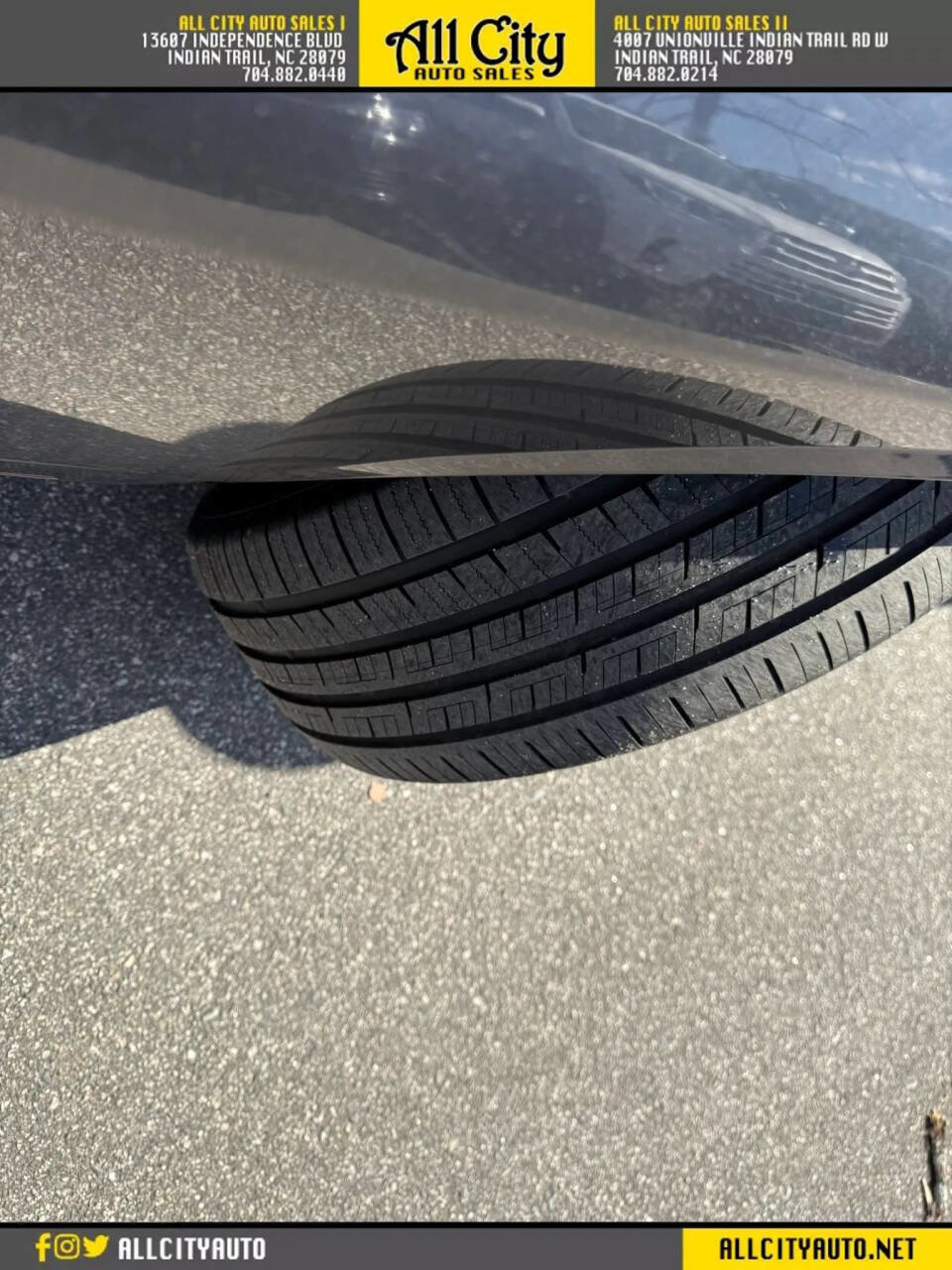 Used 2016 Dodge Challenger SXT w/ Blacktop Package RWD image 29