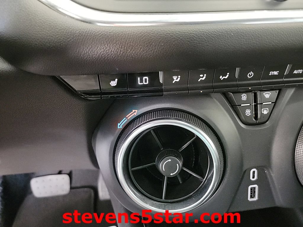 Used 2025 Chevrolet Blazer LT FWD image 17