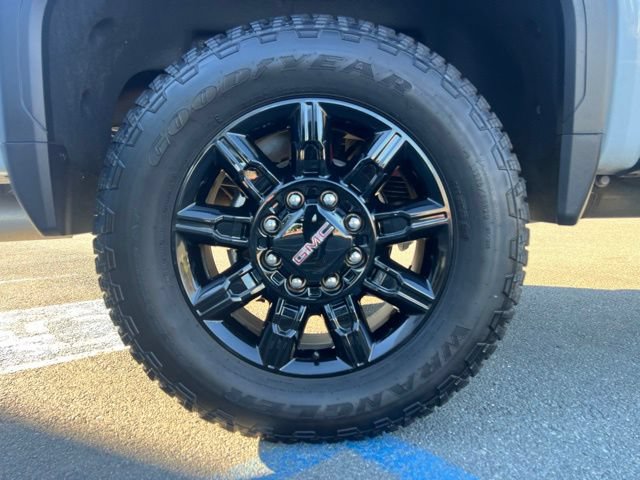 Used 2025 GMC Sierra 2500 AT4 AWD/4WD image 8