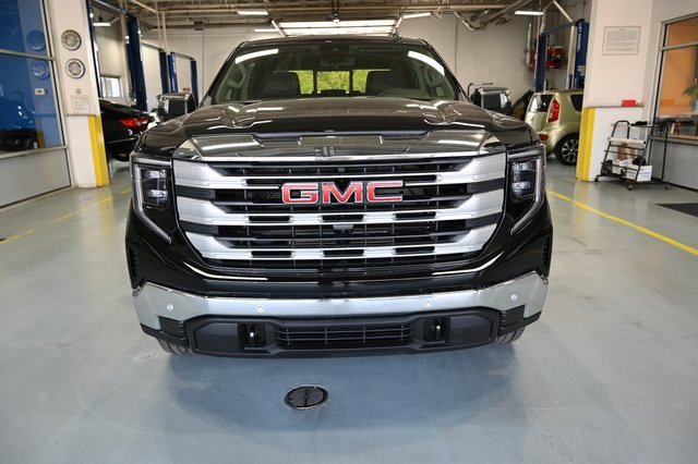 New 2026 GMC Sierra 1500 SLE w/ Preferred Package image 2