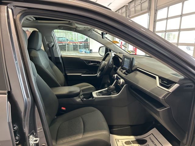 Used 2021 Toyota RAV4 XLE w/ Convenience Package AWD/4WD image 18