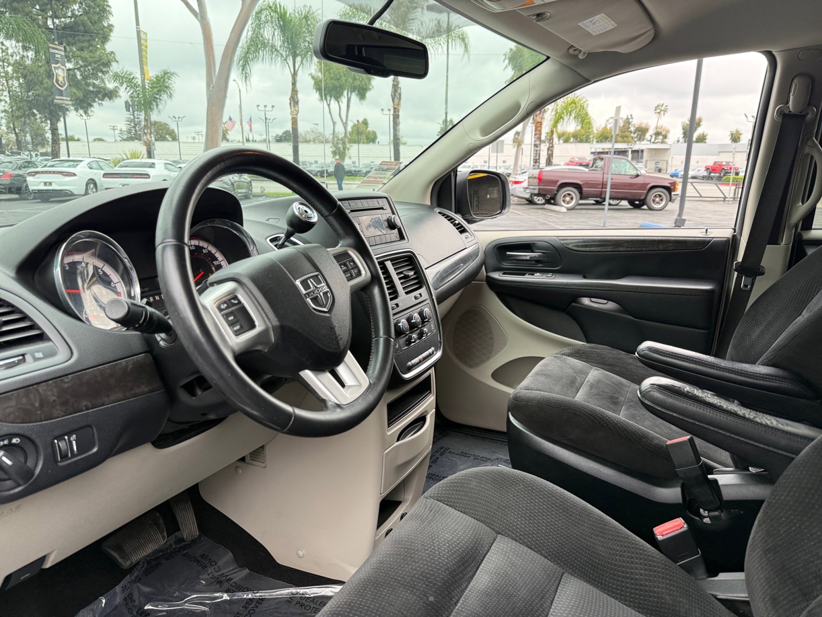 Used 2017 Dodge Grand Caravan SE w/ UConnect Hands-Free Group image 15