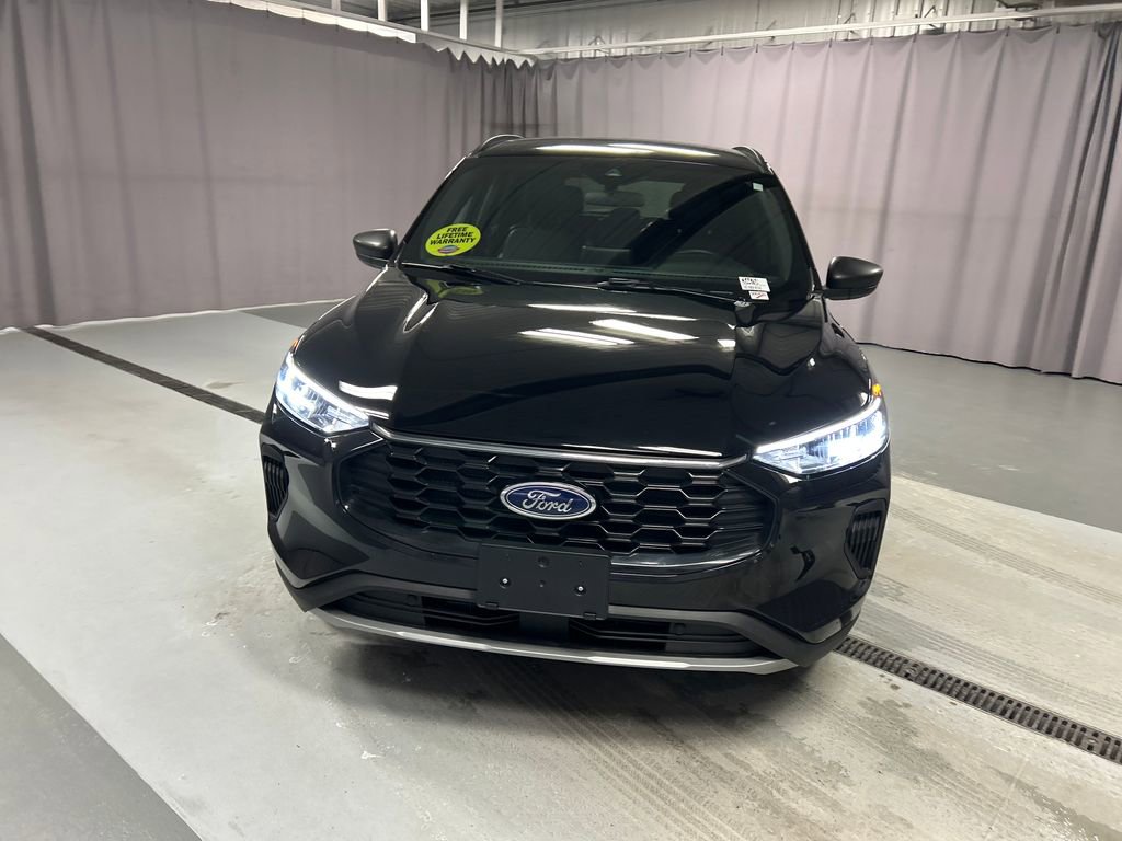 Used 2025 Ford Escape ST-Line image 2