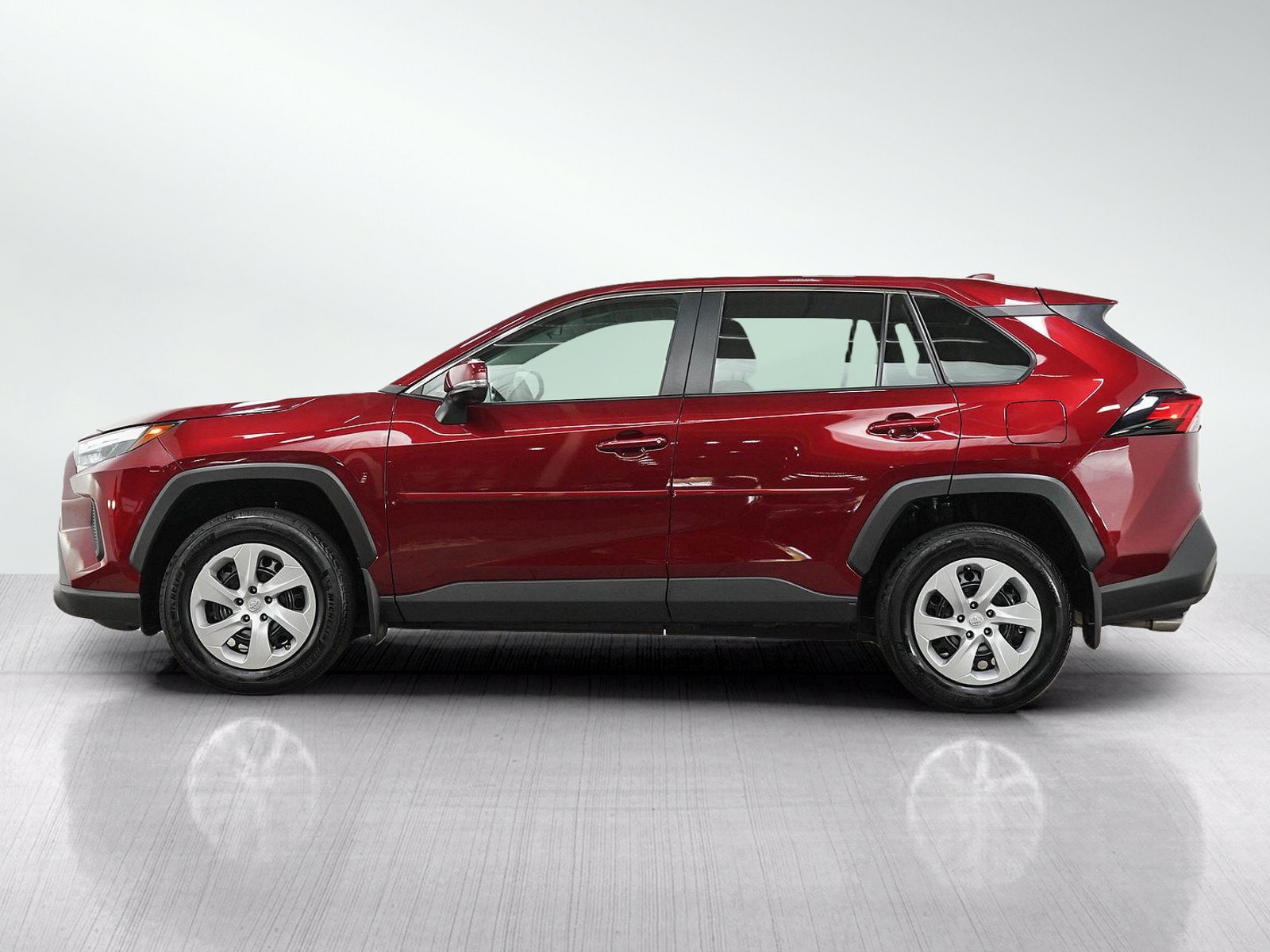 Used 2024 Toyota RAV4 LE AWD/4WD image 2