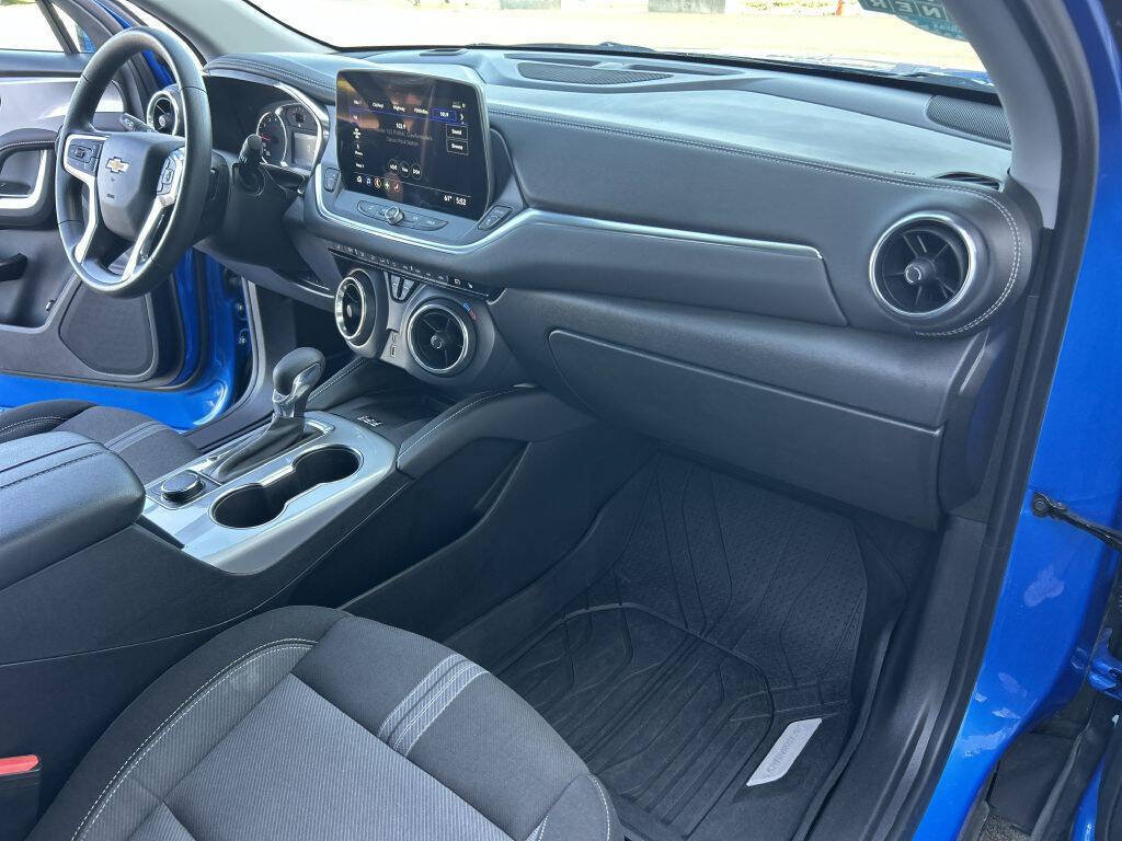 Used 2024 Chevrolet Blazer LT w/ Convenience Package FWD image 26