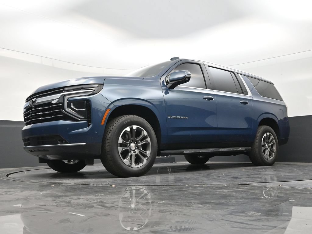 Used 2025 Chevrolet Suburban LT w/ Comfort Package RWD image 20