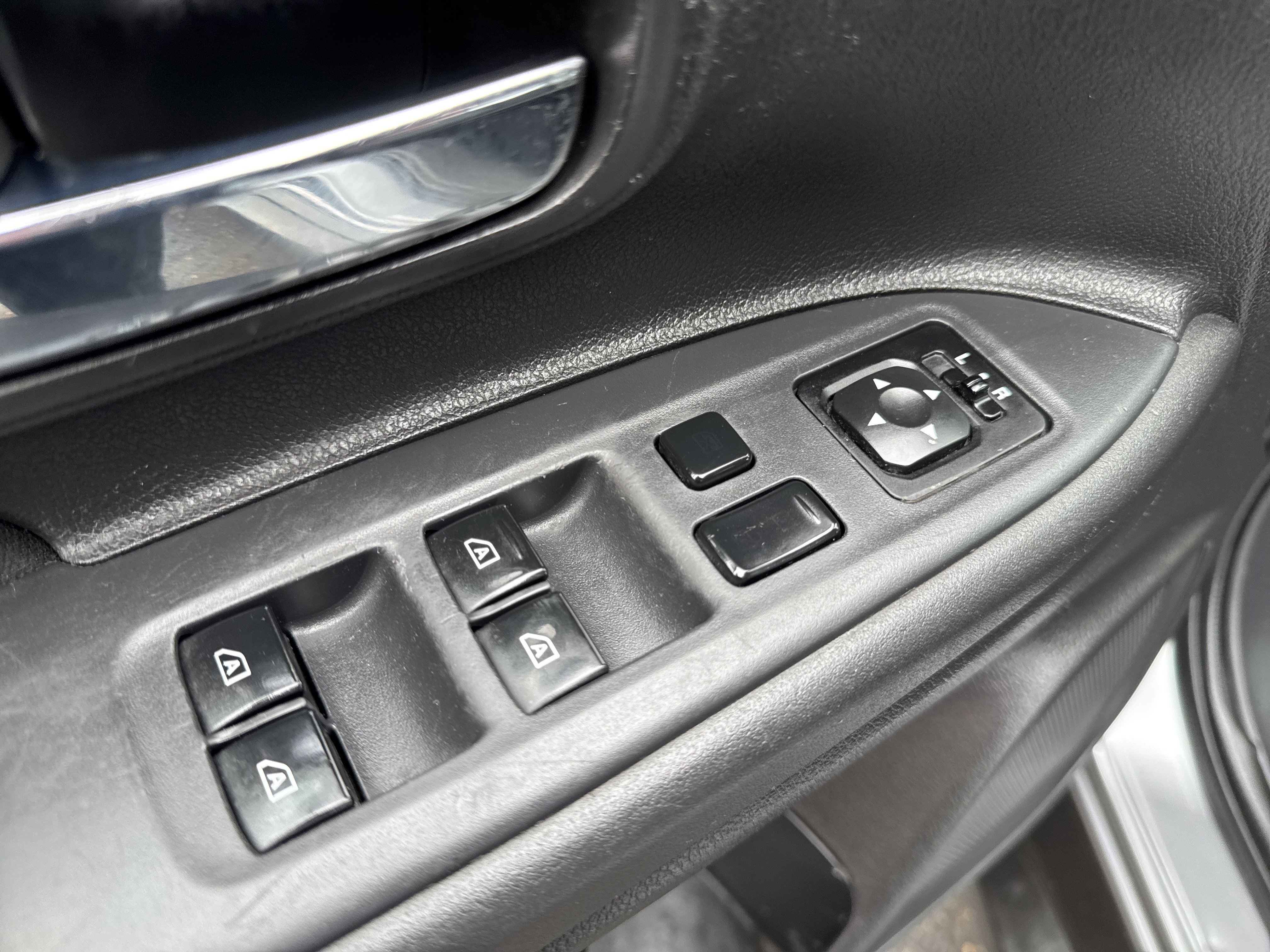 Used 2020 Mitsubishi Outlander SE image 14