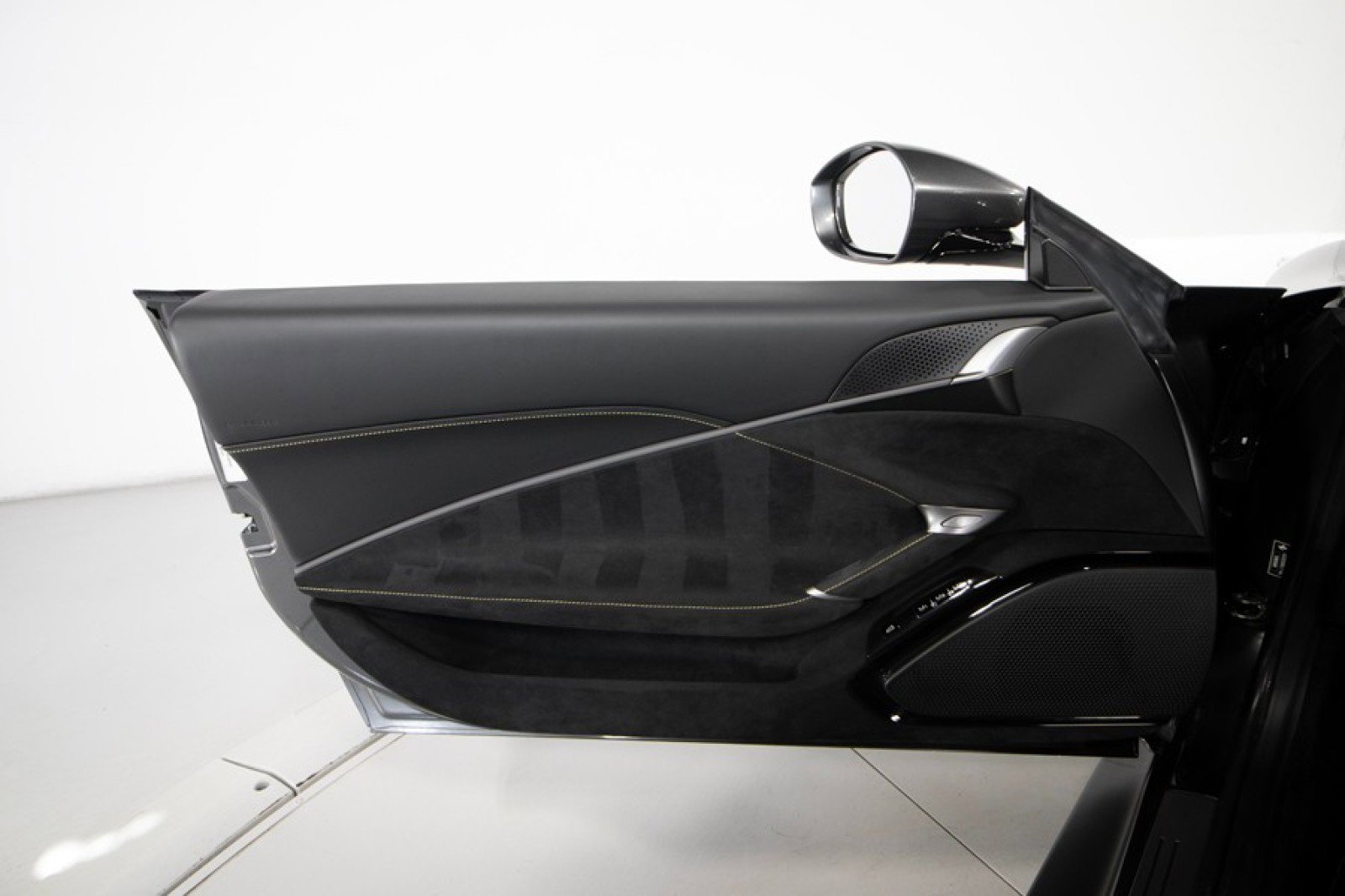 Used 2021 Ferrari Roma RWD image 34