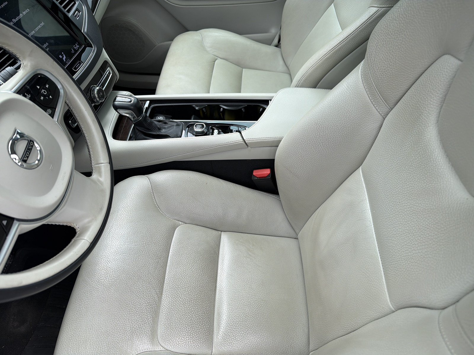 Used 2019 Volvo XC90 T6 Momentum w/ Protection Package AWD/4WD image 17